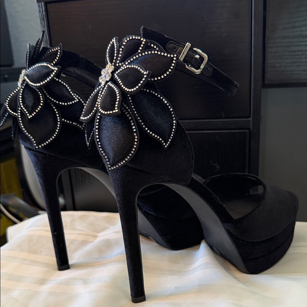 Gianni Bini Black Heels with Floral Detail